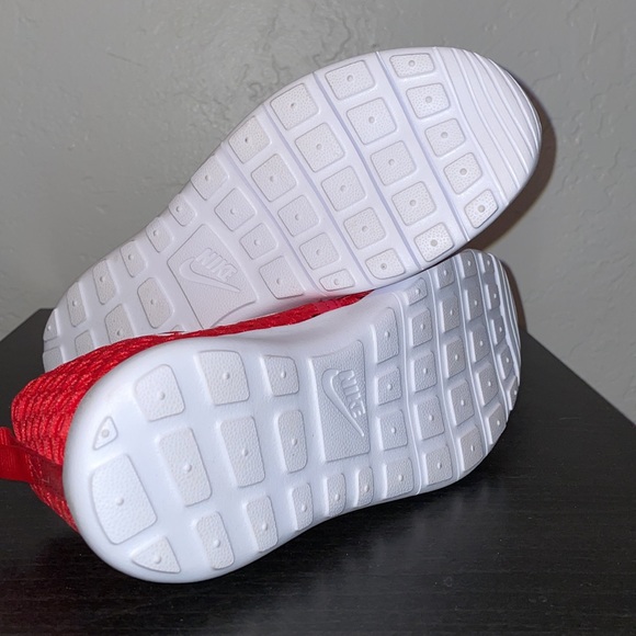 Red Nike Roche - Picture 4 of 5